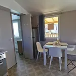 Κάμπινγκ Les Sables Du Midi 4 *